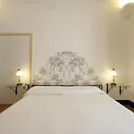 Konukevi Novecento Trapani